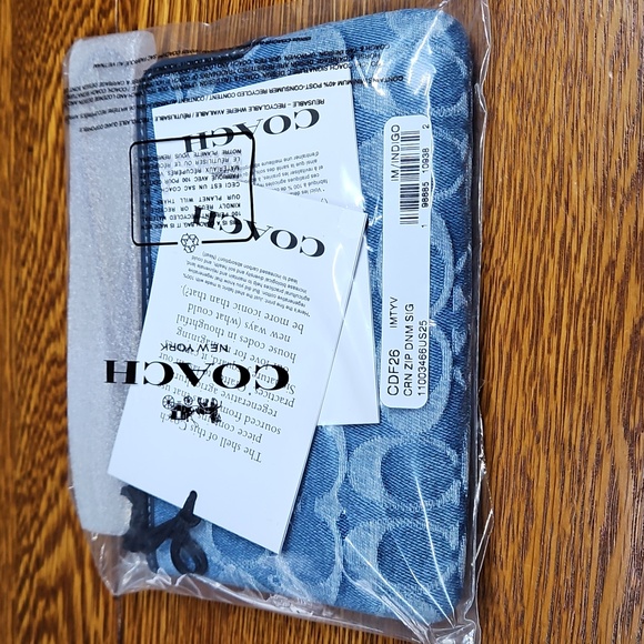 Coach Corner Zip Wristlet In Signature Denim - Picture 5 of 7